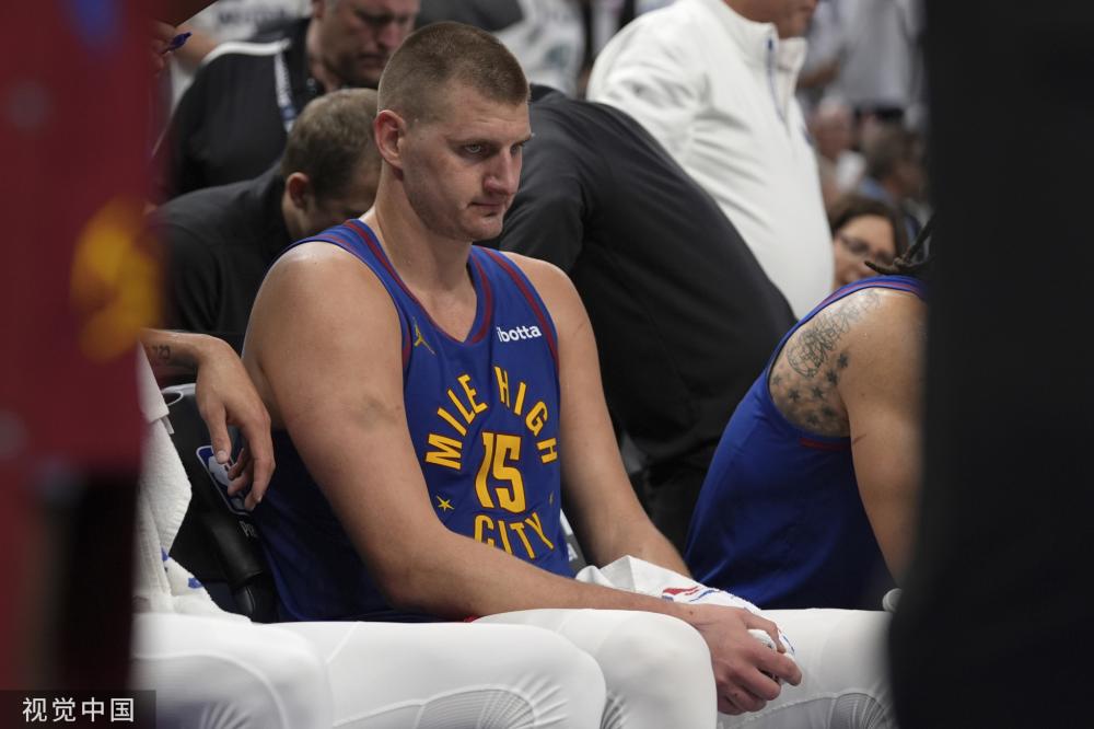 焦于足坛两 焦于足坛两