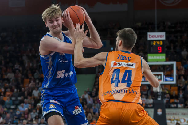 依然稳扎稳 依然稳扎稳